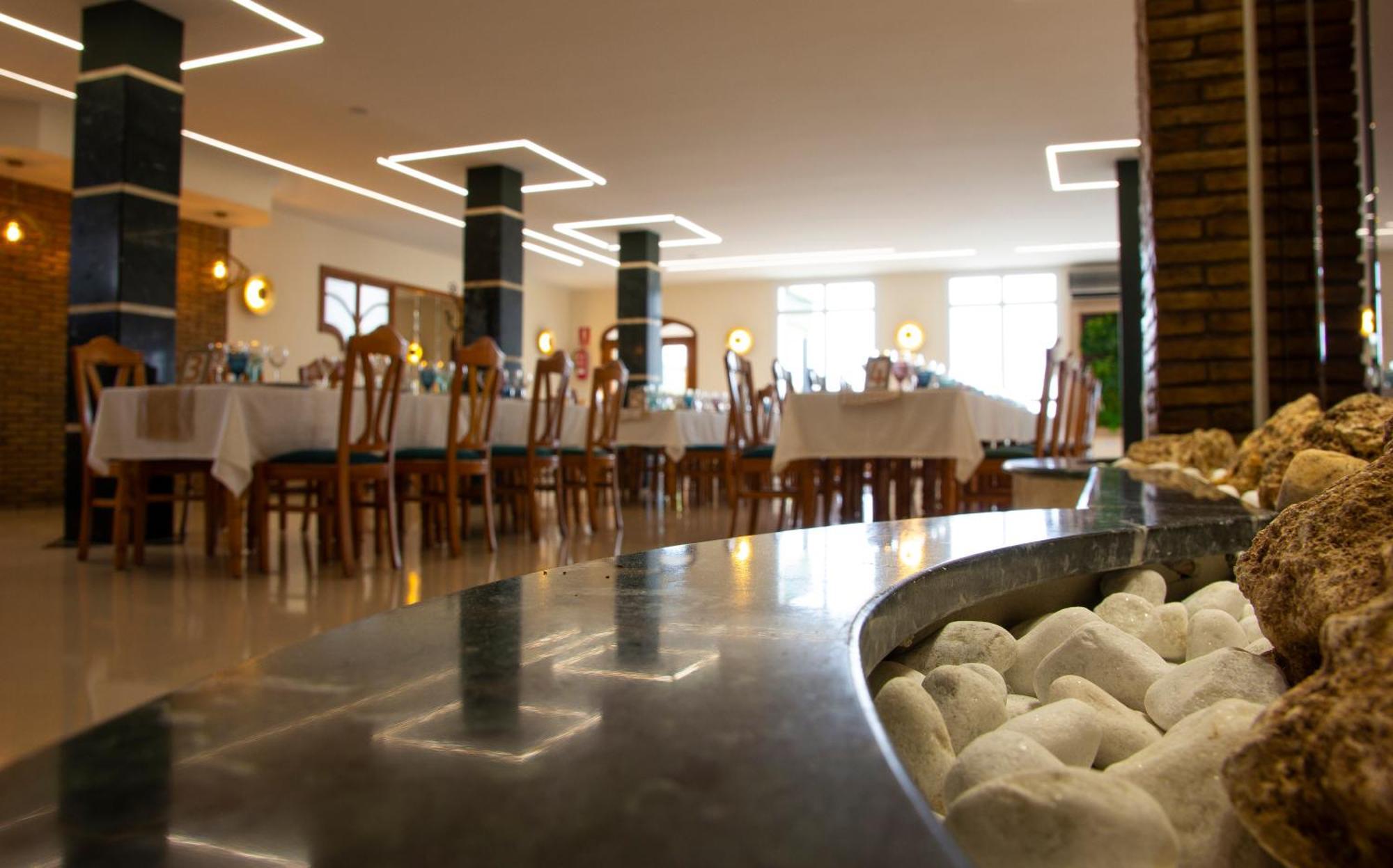 Hostal Restaurante El Cary Montemayor Exterior photo