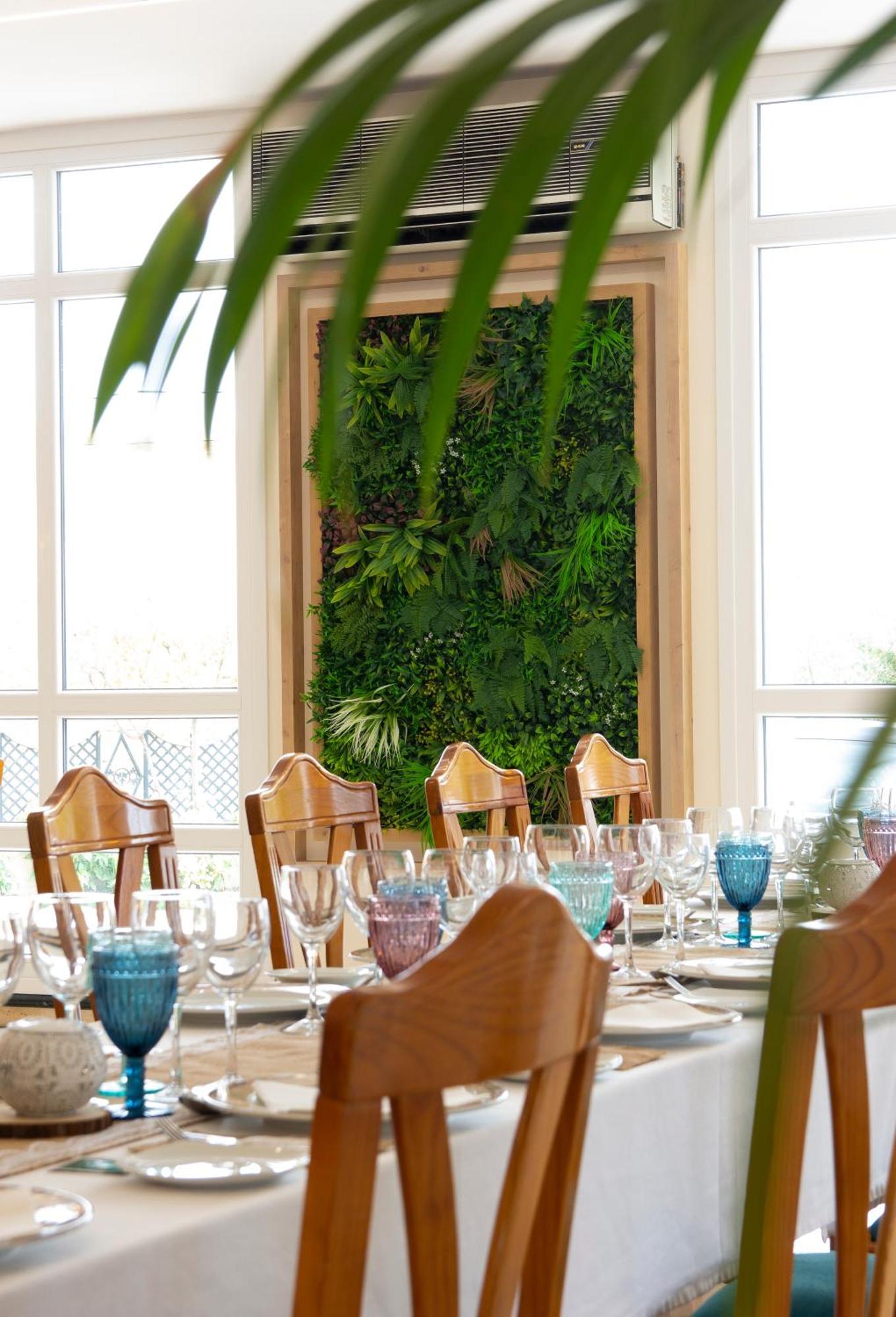 Hostal Restaurante El Cary Montemayor Exterior photo